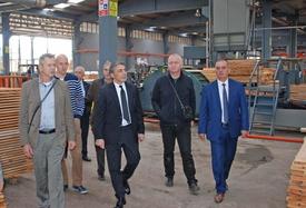 Bosna-hersek Orta Bosna Kantonu Ekonomi Bakanı Sedzad Milanoviç, İnegöl’de Ağaç Sektöründe Faaliyet Gösteren Firmaları Ziyaret Etti.