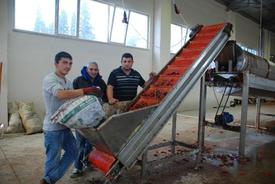 Bursa’nın Kırmızı Biber Üretim Merkezi Olan Mustafakemalpaşa İlçesinde Yapımı Tamamlanan Toz Biber Fabrikası Faaliyete Başladı.