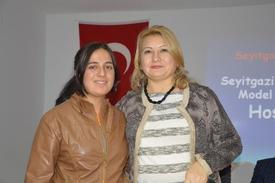 Gülhan Çam (solda) Ve Orman Mühendisi Seyhan Cerek Aydoğdu