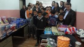 Hakkari Belediye Eş Başkanları Bir Süre Önce Çıkan Toplumsal Olaylarda Kundaklana Okulu Ziyaret Ederek Kürtçe Hikaye Kitabı Ve Spor Malzemesi Dağıttı.