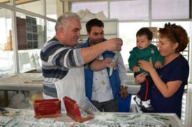Altınova Mahallesinde, Zeytin Üreticisi Hüseyin Bozkurt Tarafından Üretilen Zeytin Lokumu Sipariş Patlaması Yaşıyor.