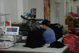 Tokat Osb’de Faaliyet Gösteren Bir Tekstil Geri Dönüşüm Fabrikasında Defolu Ürünler Farklı Bir Metotla Nakışla İşlenerek Ekonomiye Geri Dönüşümü Sağlanıyor.