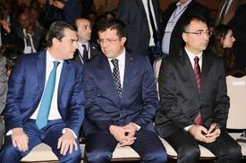 Dış Ekonomik İlişkiler Kurulu (deik) Organizasyonunda Yapılan Ekonomi Bakanı Nihat Zeybekci Ve Yunanistan Kalkınma Ve Rekabetçilik Bakanı Kostas Skrekas’ın (soldaki) Katıldığı Türkiye-yunanistan İş Forumu’nda, Ege’nin İki Yakasında 400 İşadamı İkili İş Görüşmelerde Bulundu.