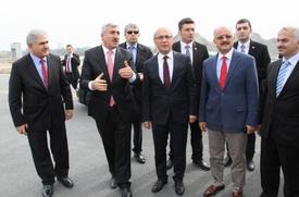 Ulaştırma, Denizcilik Ve Haberleşme Bakanı Lütfi Elvan Askeri Alandan Alınarak Atatürk Havalimanı’na Katılan 585 Bin Metrekare Alandaki İnşaat Çalışmalarını Yerinde İnceledi.