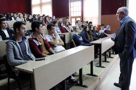 İstanbul Kemerburgaz Üniversitesi Tarafından Eskişehir Atatürk Lisesi Son Sınıf Öğrencilerine Üniversite Tercihi Konusunda Bilgilendirme Semineri Düzenlendi.