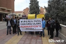 Eskişehir Anadolu Üniversitesi (aü) Edebiyat Fakültesi Öğrencileri Formasyon Kontenjanlarının Arttırılması İçin Protesto Eylemi Yaptı.