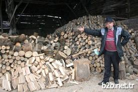 Bursa’da Devletin Doğalgazlı Evlere Kömür Yardımı Yaptığını İddia Eden Mahrukatçılar, Bursa’nın Toplam Kömür Tüketiminin 60 Bin Ton Olduğunu, Bunun 50 Bin Tonunu Devletin Vatandaşa Yardım Olarak Dağıttığını Öne Sürdü. Mahrukatçılar, Teknolojinin Ve Kömür Yardımlarının Esnafı Bitirdiğini Söyledi.