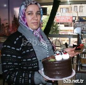Bursa’da “kes Pastayı, Al Altını” Sloganıyla Yılbaşına Özel Çılgın Kampanya Düzenleyen Tatlım Pastaneleri, Pasta Alan Herkese Çeyrek Altın, Yaprak Altın, Çocuk Oyuncakları, Kadınlara Temizlik Malzemeleri Gibi Çeşitli Sürpriz Hediyeler Dağıtıyor.