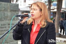 Balıkesir’in Ayvalık İlçesinde, Türk Eğitim-sen, Eğitim-iş Ve Eğitim-sen Üyeleri, Milli Eğitim Müdürlüğü Önüne Tabut Ve Siyah Çelenk Bıraktı.