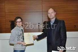 Balıkesir Sanayi Odası Ve Türkiye Standartları Enstitüsü ( Tse ) İşbirliğinde Düzenlenen “kalite Eğitimleri Ve Kalite Zirvesi “ Konulu Eğitimi Tamamlayan Katılımcılar Sertifikaları Düzenlenen Törenle Verildi. Kalitesiz Bir Ülkenin Gelişmesinin Mümkün Olmadığını Belirten Bursa Tse Koordinatörü Mustafa Karaman \