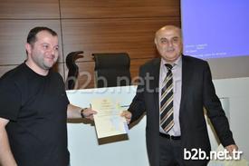 Balıkesir Sanayi Odası Ve Türkiye Standartları Enstitüsü ( Tse ) İşbirliğinde Düzenlenen “kalite Eğitimleri Ve Kalite Zirvesi “ Konulu Eğitimi Tamamlayan Katılımcılar Sertifikaları Düzenlenen Törenle Verildi. Kalitesiz Bir Ülkenin Gelişmesinin Mümkün Olmadığını Belirten Bursa Tse Koordinatörü Mustafa Karaman \