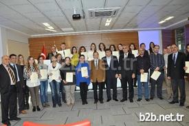 Balıkesir Sanayi Odası Ve Türkiye Standartları Enstitüsü ( Tse ) İşbirliğinde Düzenlenen “kalite Eğitimleri Ve Kalite Zirvesi “ Konulu Eğitimi Tamamlayan Katılımcılar Sertifikaları Düzenlenen Törenle Verildi. Kalitesiz Bir Ülkenin Gelişmesinin Mümkün Olmadığını Belirten Bursa Tse Koordinatörü Mustafa Karaman \