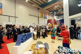 Bursa’nın Büyük Bir ‘şehir Markası’ Olmasını Hedefleyen Bursa Valiliği Emıtt Fuarı’na Çıkarma Yaptı. Bursa Büyükşehir Belediyesi, İlçe Belediyeleri, Stk’lar Ve Bursalı Turizm Yatırımcıları İle Birlikte Fuara Katılan Valilik, 330 Metrekarelik Dev Bir Stantla Bursa’yı Türk Ve Dünya Turizmcilerine Tanıtmayı Hedefliyor.