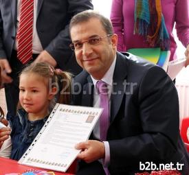 Antalya'da 2014-2015 Eğitim Ve Öğretim Yılının İlk Yarısı Sona Ererken, İl Genelinde 430 Bin Öğrenci Karne Aldı. 700 Okul Birincisi, Türkiye’de İlk Olan Uygulama İle 5 Yıldızlı Tatilin Sahibi Oldu.