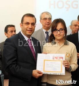 Antalya'da 2014-2015 Eğitim Ve Öğretim Yılının İlk Yarısı Sona Ererken, İl Genelinde 430 Bin Öğrenci Karne Aldı. 700 Okul Birincisi, Türkiye’de İlk Olan Uygulama İle 5 Yıldızlı Tatilin Sahibi Oldu.