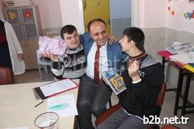 Konya'nın Beyşehir İlçesinde Eğitim Gören Özel Öğrenciler, İlçe Protokolünden Karnelerini Ve Hediyelerini Aldı.