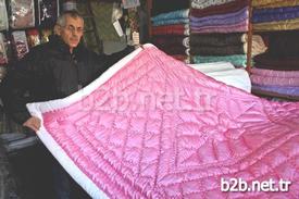 Afyonkarahisar’da Soğuk Geçen Kış Mevsiminde Yorgancı Esnafı, Havaların Sert Geçmesine Rağmen Satışların İstenilen Düzeyde Olmadığından Dert Yakındılar.