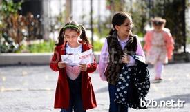 Okul Öncesi Eğitim Kurumları İle İlk Ve Orta Dereceli Okullarda Okuyan Yaklaşık 18 Milyon Öğrenci, Bugün Karnesini Aldı. Öğrenci Ve Velilerin Karne Heyecanı Objektiflere Yansıdı.