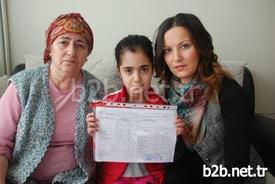 Yaşıtları Karnelerini Bu Gün Okullarında Alırken İlköğretim 4. Sınıf Öğrencisi Aşkın Ilgın İzci İse Karnesini Evde Kendisine Eğitim Veren Emine Ünsalan’ın Elinden Aldı.