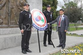 Ölge Müdürü Serkan Işık, Personel İle Birlikte Kurumun Çelenkini Atatürk Anıtı'na Bıraktı.