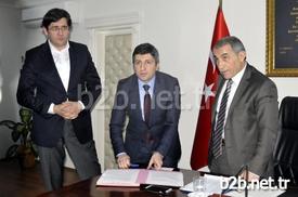 Yalova Valiliği İle Ensar Vakfı Tarafından Yalova'da Yapılacak Ve Marmara Bölgesinde Bir İlk Olarak Tarihe Geçecek Olan Yalova İmam Hatip Lisesi Ve Ortaokulu Külliyesi'nin Protokolü İmzalandı. 24 Bin Metre Kare Kapalı Alanda Yer Alacak Olan Külliye Osmanlı Ve Selçuklu Mimarisini Yansıtacak.