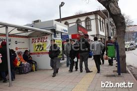 Afyonkarahisar Belediyesi Özel Halk Otobüsleri’nde Taşıma Ücretlerinde İndirime Gidilirken, Firma Sahibi Galip Şanlı, “iddia Ediyoruz Türkiye’de En Ucuz Ulaşımı Biz Sağlıyoruz” Dedi.