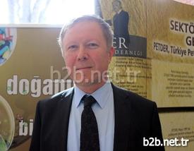 2015 Atık Yönetimi Sempozyumu’nda Konuşan Taşınabilir Pil Üreticileri Ve İthalatçıları Derneği Başkanı Mehmet Turhan, “geçen Yıl 555 Ton Pili Toplayıp Bertaraf Ettik. Hedefimiz Bin 500 Ton Pil Toplamak. En Fazla Verim Aldığımız Yerler, İlkokullar Ve Ortaöğretim Birimleri. Pil Toplama Konusunda Üniversitelerden Verim Alamıyoruz” Dedi.