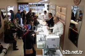 Kuyumcular, Nakit Para Sıkıntısı Yaşadıkları İçin Altınlarını Bozdurmak İsteyen Müşterilere Olumsuz Cevap Vermek Zorunda Kalıyor.