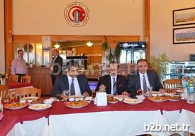 Avrasya Yerel Yönetimler Birliği Genel Başkanı Hasan Cengiz, Çomü Rektörü Prof. Dr. Sedat Laçiner Ve Çomü Tv Genel Yayın Yönetmeni Murat Bulut, Çomü Terzioğlu Yerleşkesi Yamaç Kafe’de Bir Basın Toplantısı Düzenledi.