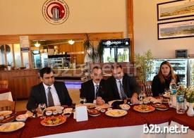 Avrasya Yerel Yönetimler Birliği Genel Başkanı Hasan Cengiz, Çomü Rektörü Prof. Dr. Sedat Laçiner Ve Çomü Tv Genel Yayın Yönetmeni Murat Bulut, Çomü Terzioğlu Yerleşkesi Yamaç Kafe’de Bir Basın Toplantısı Düzenledi.