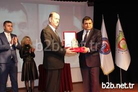 Çanakkale Onsekiz Mart Üniversitesi (çomü) Rektörü Prof. Dr. Sedat Laçiner, Avrasya Yerel Yönetimler Birliği (ayyb) Tarafından Verilen, ‘yılın Rektörü’, ‘bilge Kağan Avrasya Bilim Ödülü’ Ve ‘balkanlar Avrasya Onur Ödülü’nü, Düzenlenen Törenle Aldı.