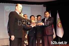 Çanakkale Onsekiz Mart Üniversitesi (çomü) Rektörü Prof. Dr. Sedat Laçiner, Avrasya Yerel Yönetimler Birliği (ayyb) Tarafından Verilen, ‘yılın Rektörü’, ‘bilge Kağan Avrasya Bilim Ödülü’ Ve ‘balkanlar Avrasya Onur Ödülü’nü, Düzenlenen Törenle Aldı.