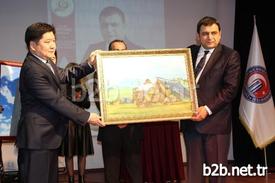 Çanakkale Onsekiz Mart Üniversitesi (çomü) Rektörü Prof. Dr. Sedat Laçiner, Avrasya Yerel Yönetimler Birliği (ayyb) Tarafından Verilen, ‘yılın Rektörü’, ‘bilge Kağan Avrasya Bilim Ödülü’ Ve ‘balkanlar Avrasya Onur Ödülü’nü, Düzenlenen Törenle Aldı.