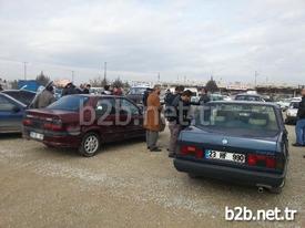 Malatya’da Her Pazar Açılan Açık Oto Pazarında Yoğunluk Yaşanmasına Rağmen Araç Satışlarında Durgunluk Yaşanıyor. Oto Satıcıları İse Bu Durgunluğu Geçen Sene Dondan Etkilenen Kayısıya Bağlıyor.
