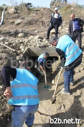 Balıkların Çıkardıkları Sesi Bir Vatandaşın Duyarak Belediyeye Haber Vermesi Üzerine Görevliler Akşama Kadar Binlerce Balığı Kurtararak Göle Saldı.