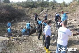 Balıkların Çıkardıkları Sesi Bir Vatandaşın Duyarak Belediyeye Haber Vermesi Üzerine Görevliler Akşama Kadar Binlerce Balığı Kurtararak Göle Saldı.