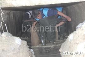 Balıkların Çıkardıkları Sesi Bir Vatandaşın Duyarak Belediyeye Haber Vermesi Üzerine Görevliler Akşama Kadar Binlerce Balığı Kurtararak Göle Saldı.