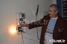 Erzurum’da Elektrik Teknisyeni Ebubekir Taşbaşı, Elektrik Kayıplarına Çözüm Bulduğunu Savundu. Taşbaşı, Elektrik Kesilmesi Durumunda Kayıp Kaçaktan Elde Ettiği Elektrikle Karanlıkta Kalmadığını Söyledi.