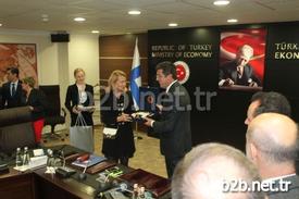 Ekonomi Bakanı Nihat Zeybekci, Finlandiya Avrupa İşleri Ve Ticaret Bakanı Lenita Toivakka Ve Beraberindeki Heyetle Ekonomi Bakanlığı’nda Bir Araya Geldi. Türkiye Ve Finlandiya’dan Çok Sayıda İş Adamının Da Katıldığı Görüşmede İki Ülke Arasında Ekonomik Ve Ticaret Ortak Komisyonu’nun (jetco) Kuruluşunu İçeren Jetco Anlaşması Da İmzalandı.