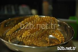 Afyonkarahisar Sarraflar Ve Kuyumcular Derneği Başkanı Ali Büyükduman, Fiyatı Tavan Yapan Altının Yükselişinin Dolardan Kaynaklı Suni Bir Artış Olduğunu Kaydederek, “altının Onsunda Da İlerleme Olmazsa, Küçük Altında Tekrar 140 Tl’yi Bulma Şansımız Var” Dedi.