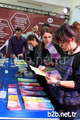 Anadolu Üniversitesi’nin Ev Sahipliğinde Düzenlenen 17. Akademik Bilişim Konferansı Kapsamında Açılan Açıköğretim Sistemi Standı Yoğun İlgi Görüyor. Standa Gelen Katılımcılarla Birebir Görüşen Anadolu Üniversitesi Rektör Yardımcısı Ve Açıköğretim Fakültesi Dekanı Prof. Dr. Yücel Güney, Açıköğretim Sistemi’nde Öğrenim Gören Yaklaşık 1,5 Milyon Öğrenciye Buradan Müjdeler Verdi.