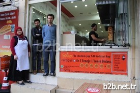 Bursa'da Yeni Hizmete Giren Bir Fast-food Restaurantı Sosyal Paylaşım Ağlarını Kullanarak Misafirlerine Avantajlar Sağlamayı Hedefliyor.