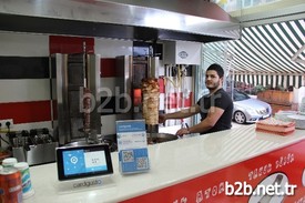 Bursa'da Yeni Hizmete Giren Bir Fast-food Restaurantı Sosyal Paylaşım Ağlarını Kullanarak Misafirlerine Avantajlar Sağlamayı Hedefliyor.