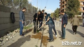 Şırnak'ın Silopi İlçe Belediyesi Yeşillendirme Çalışmaları Kapsamında, 3 Bin Fidanı Toprakla Buluşturdu.