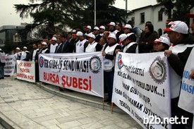 Bursa’da Kafkas Pasta Şekerleme Aş Firması Çalışanları 4 Kişinin Sendikaya Üye Olduğu İddiasıyla İşten Çıkartılmasının Ardından İş Bıraktı.