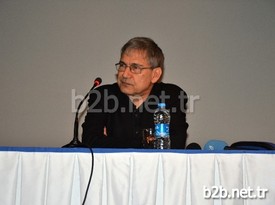 Nobel Ödüllü Yazar Orhan Pamuk, Lise Öğrencileriyle Bir Araya Geldiği Seminerde Türkiye’de Eğitimin En Büyük Sorununun Ezbercilik Olduğunu Söyledi.