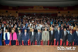 Birlik Vakfı, Milli Eğitim Müdürlüğü, Türk Talebe Birliği Tarafından Düzenlenen Çanakkale Ruhu Ve Gençlik Konulu Türkiye Liseler Arası Kompozisyon Yarışması Akdeniz Bölgesi Ödül Töreni, Antalya Kültür Merkezi’nde Gerçekleştirildi. Törende Dereceye Giren Lise Öğrencilerine Ödülleri Takdim Edildi. Törene Antalya Valisi Muammer Türker, İl Milli Eğitim Müdürü Osman Nuri Gülay, Emniyet Müdürü Cemil Tonbul, Öğretmenler Ve Öğrenciler Katıldı.