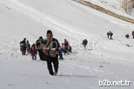 Van’ın Başkale İlçesinin Köprüağzı Mahallesinde Oturan 58 Öğrencinin Bazıları At Ve Eşek Sırtında, Bazıları Çamurlu Yolları Yaya Aşarak Okula Gidiyor.