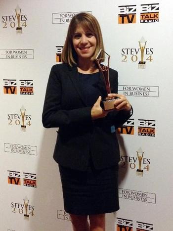 Confirm Biosciensces 'tasdik Laboratuvarı' Kurucusu Zeynep Ilgaz Pala, Abd’de İş Dünyasının Oscar’ı Olarak Nitelendirilen 2014 Stevie Awards For Women İn Business Winners Yarışmasında İş Ürünleri Kategorisinde Yılın İş Kadını Girişimcisi Ödülünü Aldı. Zeynep Ilgaz Pala, Ödülü Şirket Çalışanları Adına Almaktan Dolayı Çok Gururlu Ve Mutlu Olduğunu Söyledi.