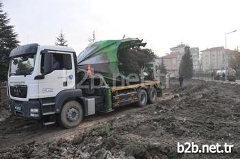 İnegöl Belediyesi, Organize Sanayi Bölgesinde (osb) Bir Fabrikanın Bahçesinde, Atıl Duruma Düşen Yaklaşık 50 Yetişkin Ağacı Değerlendirmek Amacıyla, Şehir İçinde Oluşturulan Koruluğa Taşıyarak, Dikimini Gerçekleştirdi.